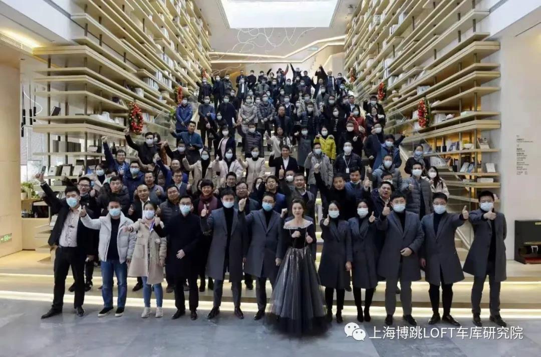 通辽全国一百多人在华侨城汉口道6号参观研讨LOFT专利车库技术！